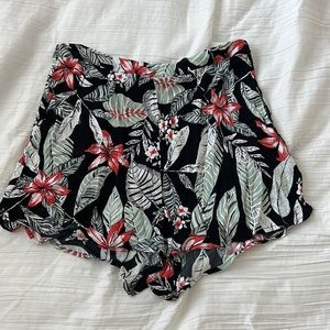 Mid waisted floral shorts